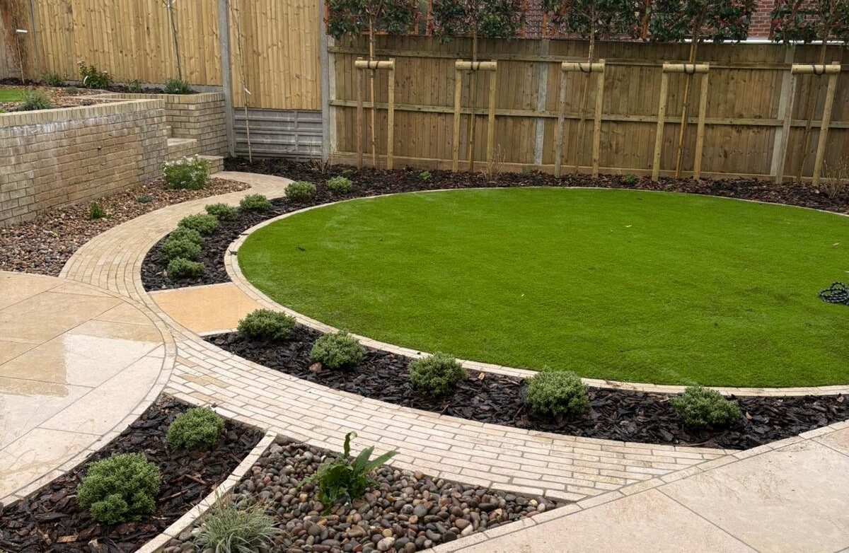 Pet Friendly Artificial Grass Fareham: The 2026 Homeowner’s Buying Guide